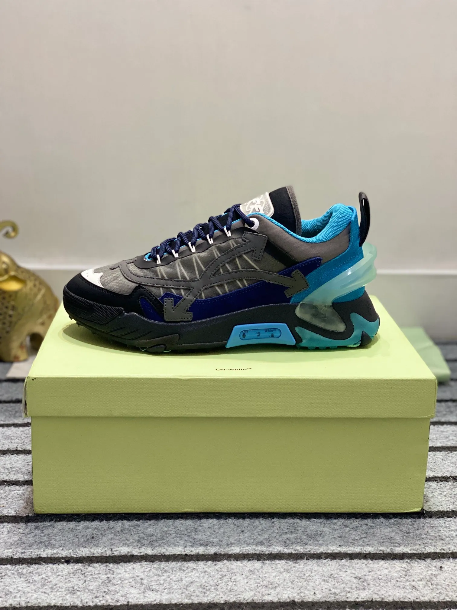 Men's shoes 💰640🌼【New】High-end boutique-OFF-WHITE x Air Jordan】1 The joint shoe design has been highly concerned by everyone. The new shoes are shown in the popular Chicago bull white and yellow LOGO color scheme. The shoe body is made of cowhide stitching and other materials. In addition to the X hidden on the inside of the leather, the oversized Swoosh, OFF-WHITE for Nike, and Air Jordan 1Birth information and the word AIR are displayed on both sides of the shoe, and OFF-WHITE's iconic details can be seen on the TPU sole and insole. You can choose a pair if you like the style. Size: 38-45 (45 customized